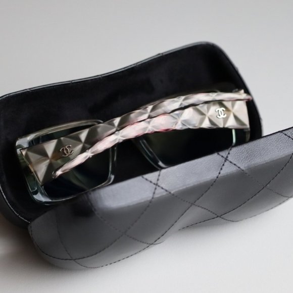 CHANEL 5045 Quilted Sunglasses with CC Logo - Picture 8 of 15